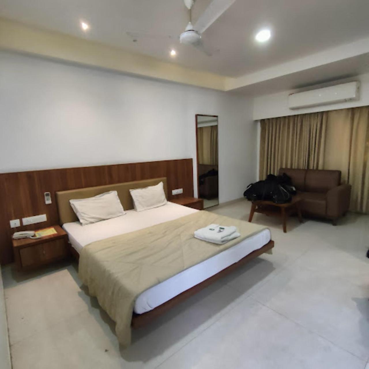 Hotel Anjali Palace 普杰 外观 照片